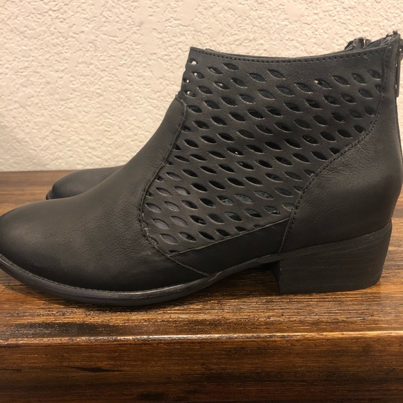 Seychelles Womens Waypoint Blk Bootie 6.5 orig $99 - Picture 2 of 6